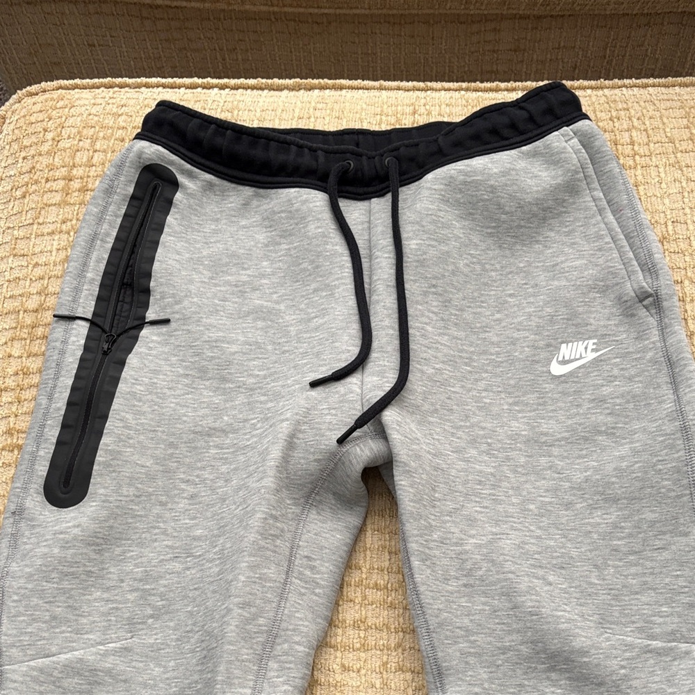Nike Heather Gray Sweatpants with Black Details